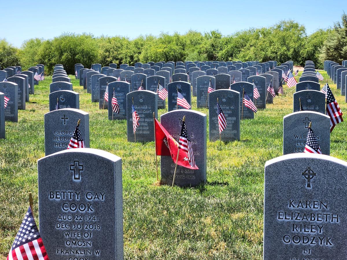 Arizona Woman Honors Late Veteran Husband on Memorial Day With Flowers and a Cup of Coffee