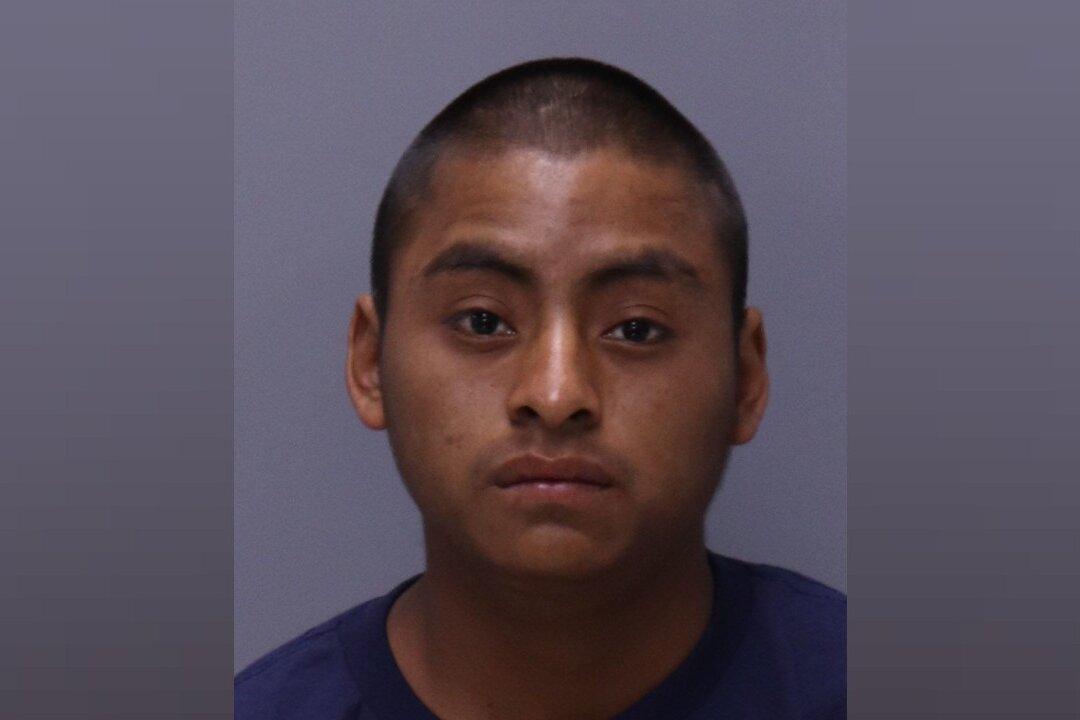 Illegal Immigrant Charged With Murder of Florida Officer