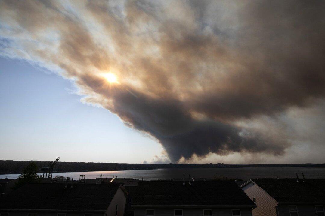 Halifax-Area Neighbourhoods Evacuated as Fast-Moving Fires Engulf Homes and Spread