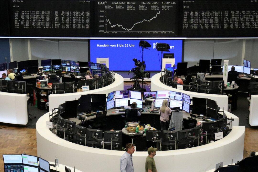 Dollar Hits 2-month Low Before US Inflation Data