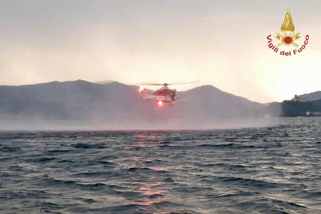 4 Dead After Tourist Boat Capsizes in Storm on Italian Lake