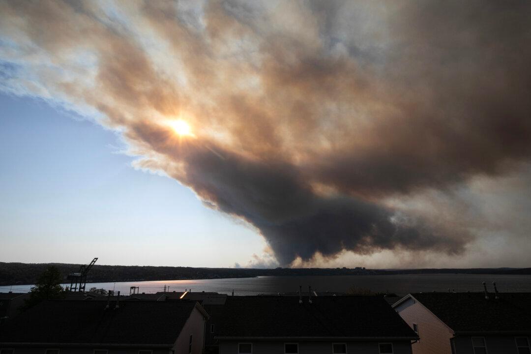 Nova Scotia Wildfire Smoke Spreads to US, Prompting Air Quality Alerts