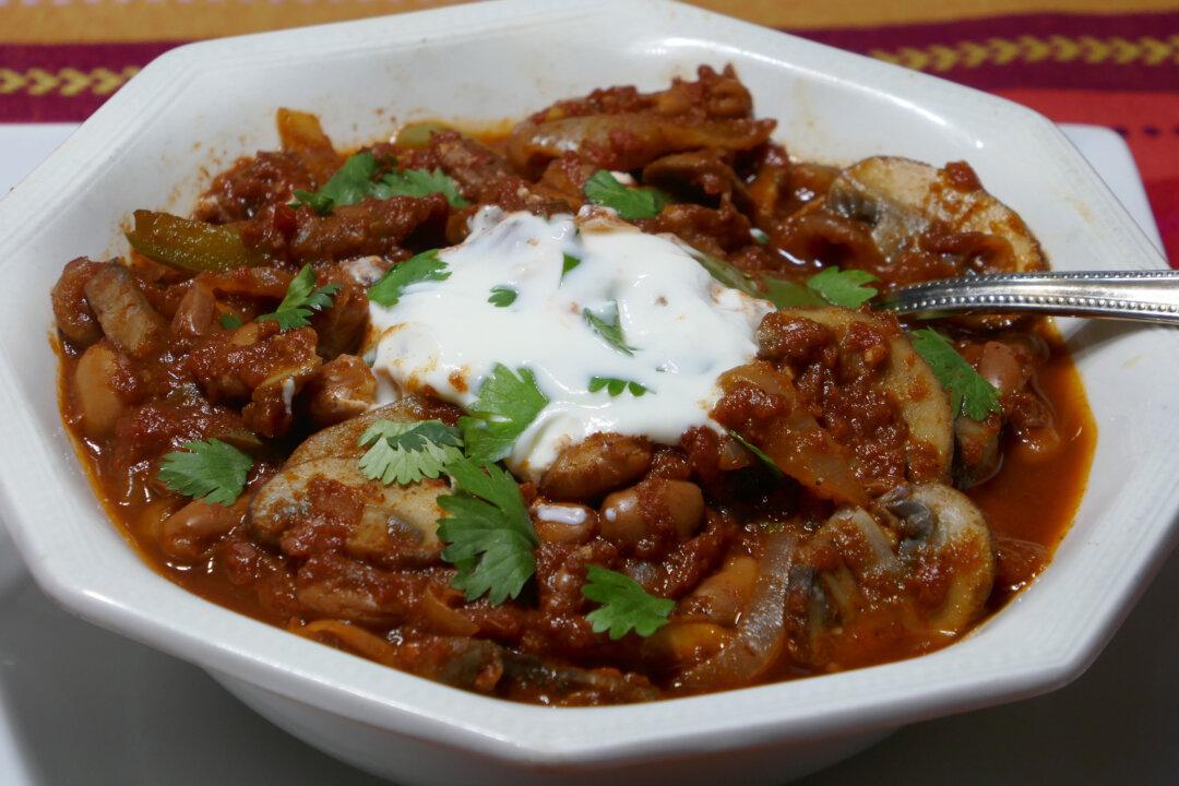 Mushroom Chili Is a Quick, Smokey Veggie Dinner