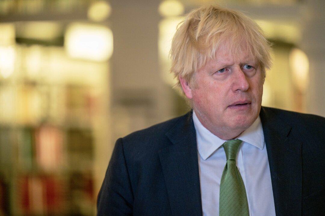 UK COVID Inquiry Extends Deadline for Government to Provide Boris Johnson’s WhatsApp Messages