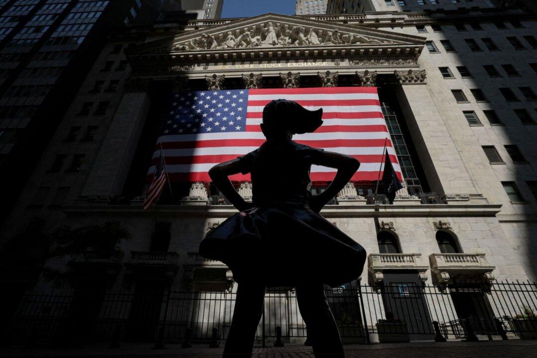 Wall Street Opens Lower Ahead of Debt Ceiling Deal Vote