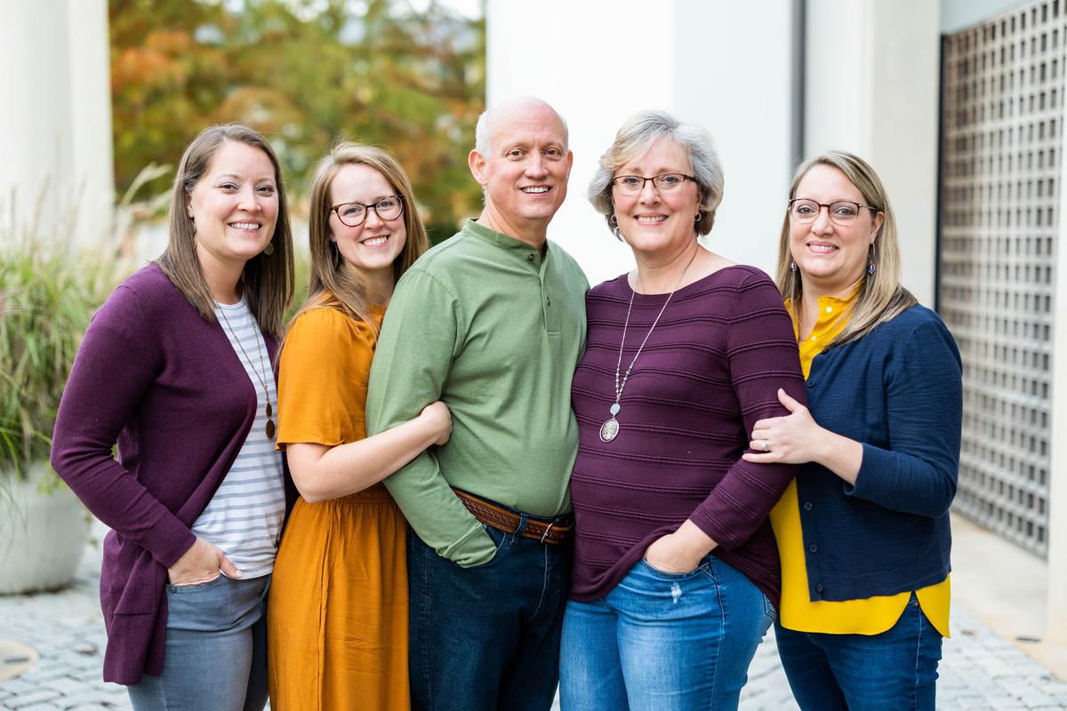 Lauren (R) with her parents and two sisters. (Courtesy of Eleanor Stenner Photography via <a href="https://www.facebook.com/people/Lauren-Eden-Abortion-Survivor-Pro-Life-Speaker-Family-Advocate/100084937398584/?paipv=0&eav=AfbNcq6rBDzY0X6M5hVCNwdyqWDESlFL_ytDBZBEIUOsVmiXB8VzEpLRKDZMNrYTPME&_rdr">Lauren Eden</a>)