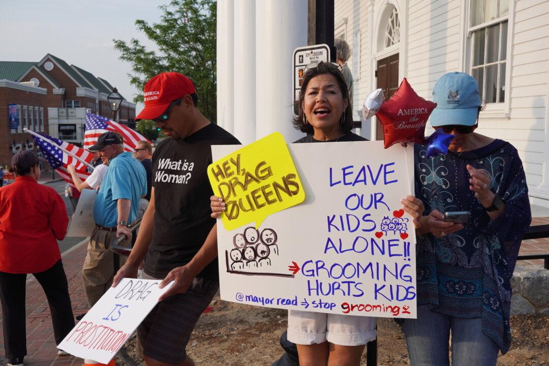 Northern Virginia City Hosts Drag Performances Amid Protests