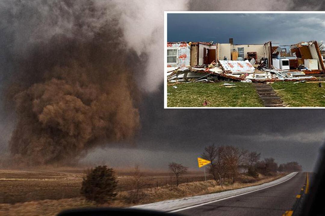 Storm Chaser Prays Driving Up to Elderly Couple’s Home During Tornado and Rescues Them From Wreckage