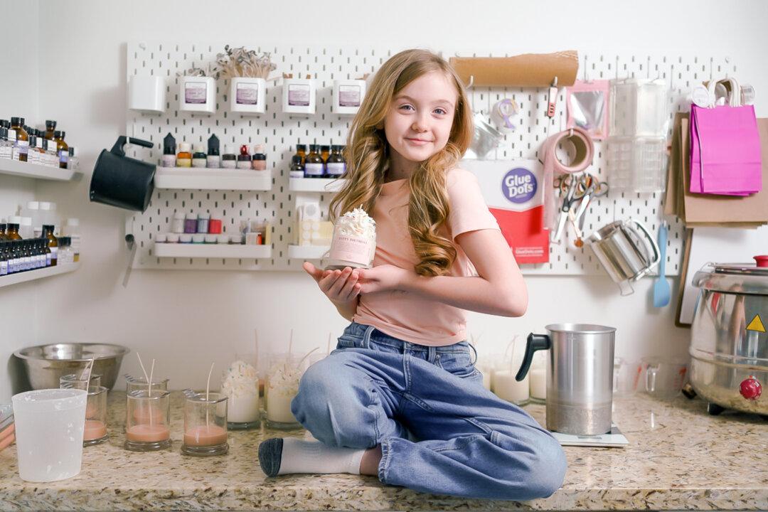 Mom Homeschools Bullied Daughter, Now She Loves Learning and Has Her Own Business