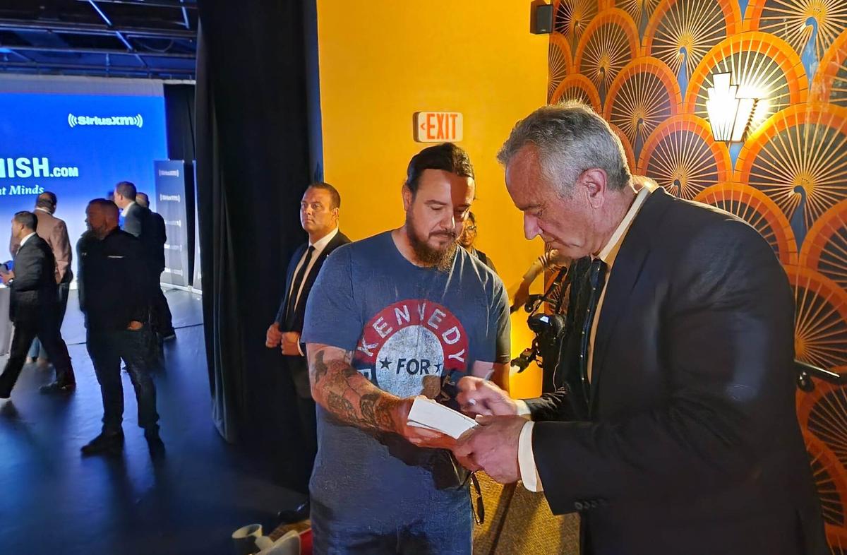 RFK Jr. Recalls Father’s Assassination, Defends 2nd Amendment at Town Hall