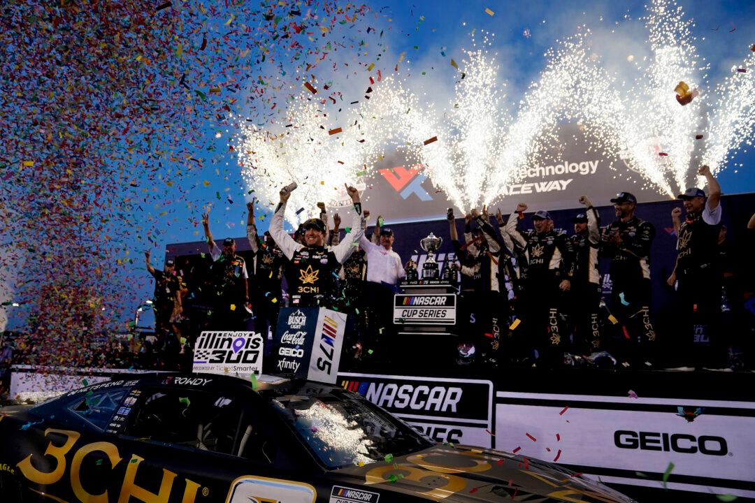 Kyle Busch Holds Off Denny Hamlin for NASCAR Cup Series Win Outside St. Louis