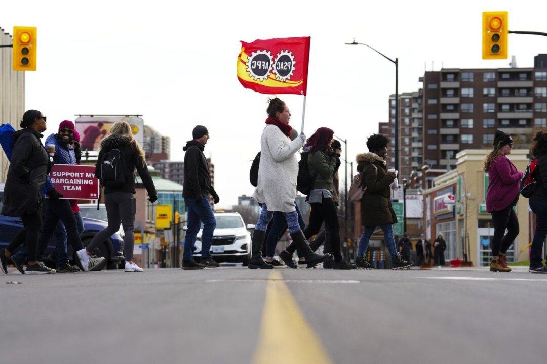 Ottawa Gives Updated Deal to Federal Union That Signed Agreement Before PSAC Strike