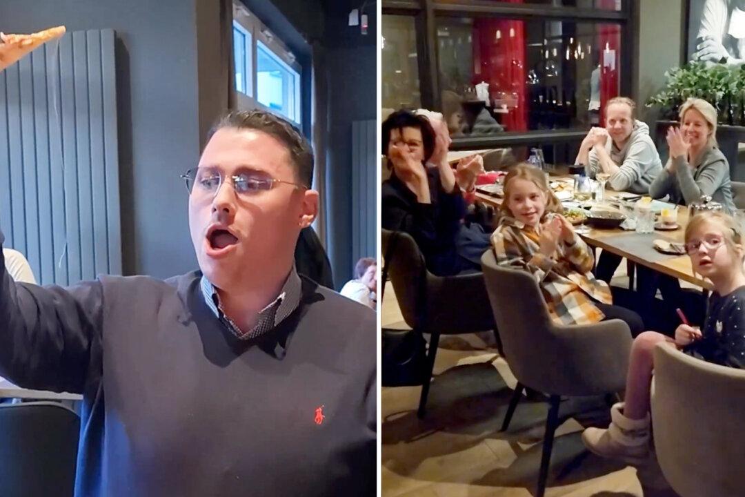 VIDEO: Opera Singer Surprises Customers at a Restaurant With His Impromptu Performance