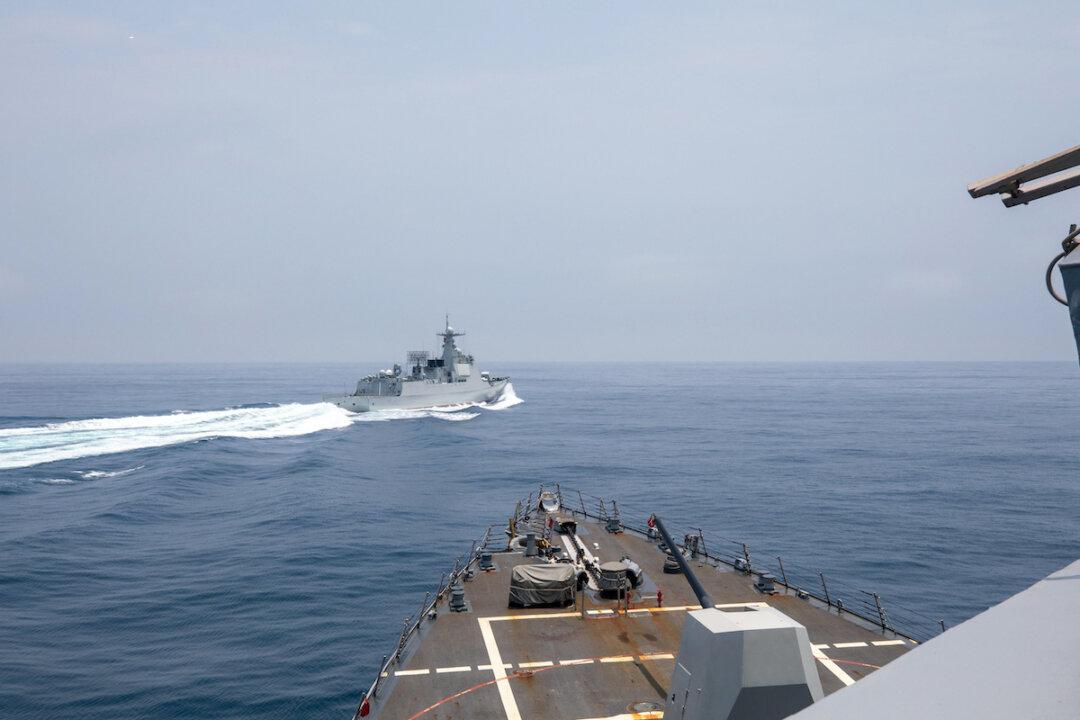 Chinese Navy Cuts Off US Ship, Intending to Test US Bottom Line in Taiwan Strait: Military Expert
