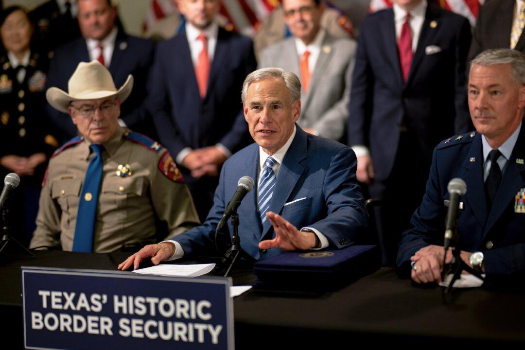 Abbott to Deploy Floating Border Barrier in Rio Grande