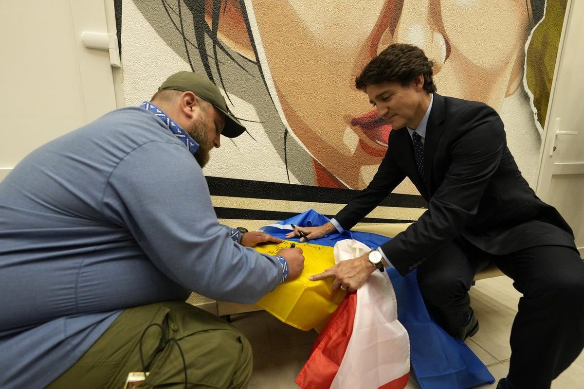 Canada to Send More Weapons to Ukraine, Trudeau Says on Trip to Kyiv