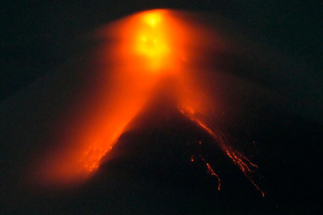 Philippines’ Mayon Volcano Spews Lava Down Its Slopes in Gentle Eruption Putting Thousands on Alert