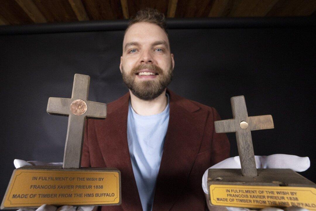 Crosses From New Zealand Shipwreck Sent to Quebec in Honour of 19th-Century Patriot