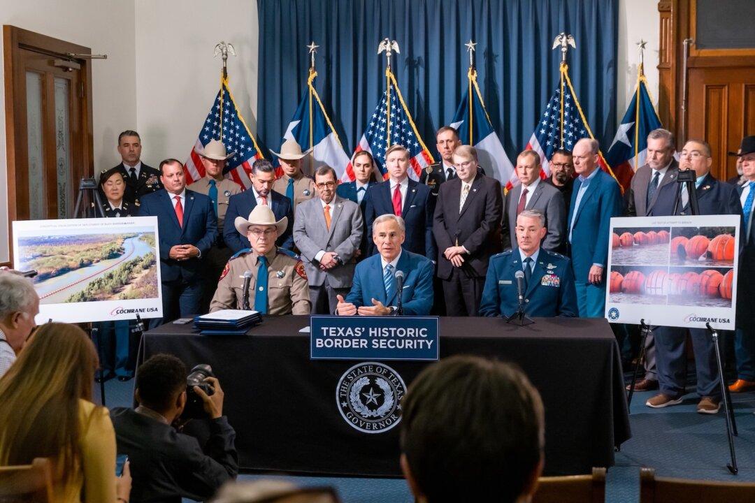 Texas to Deploy Chain of Buoys Across Rio Grande to Deter Illegal Immigrant Crossings