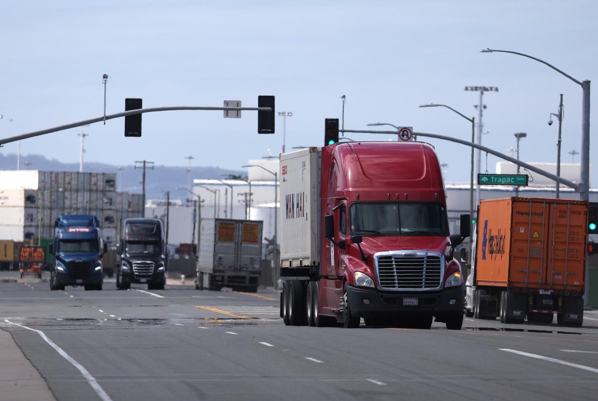 Biden Vetoes GOP Measure to Roll Back EPA’s Heavy-Duty Truck Pollution Rule