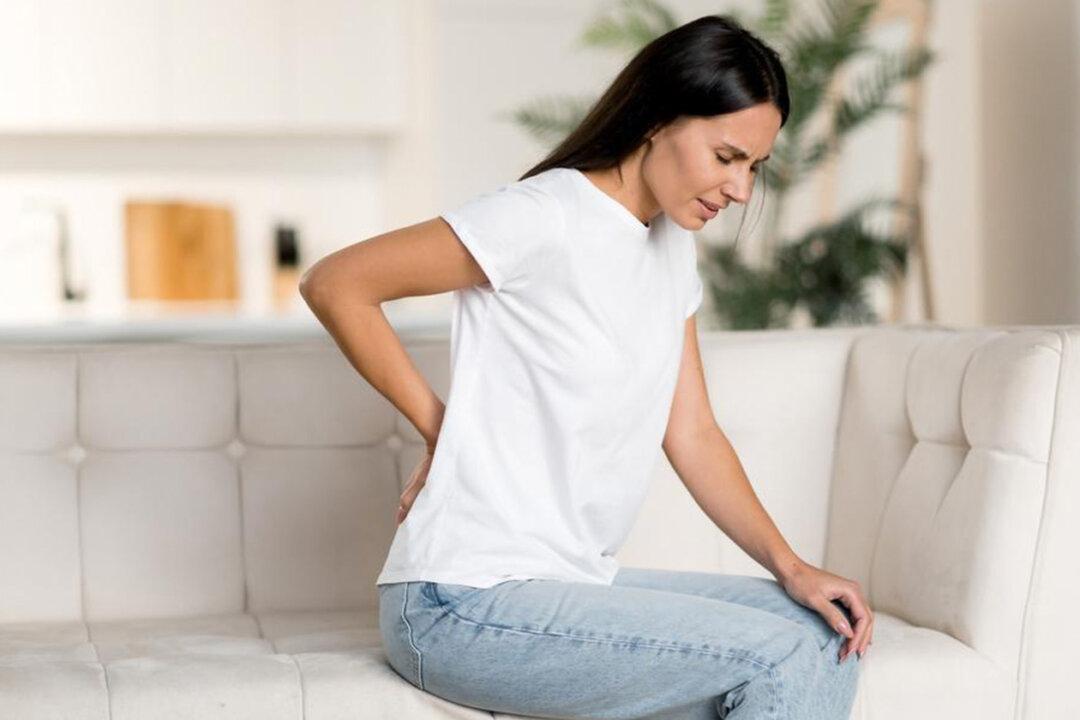 6 Most Harmful Sitting Postures, 2 Ways to Reduce Back Pain