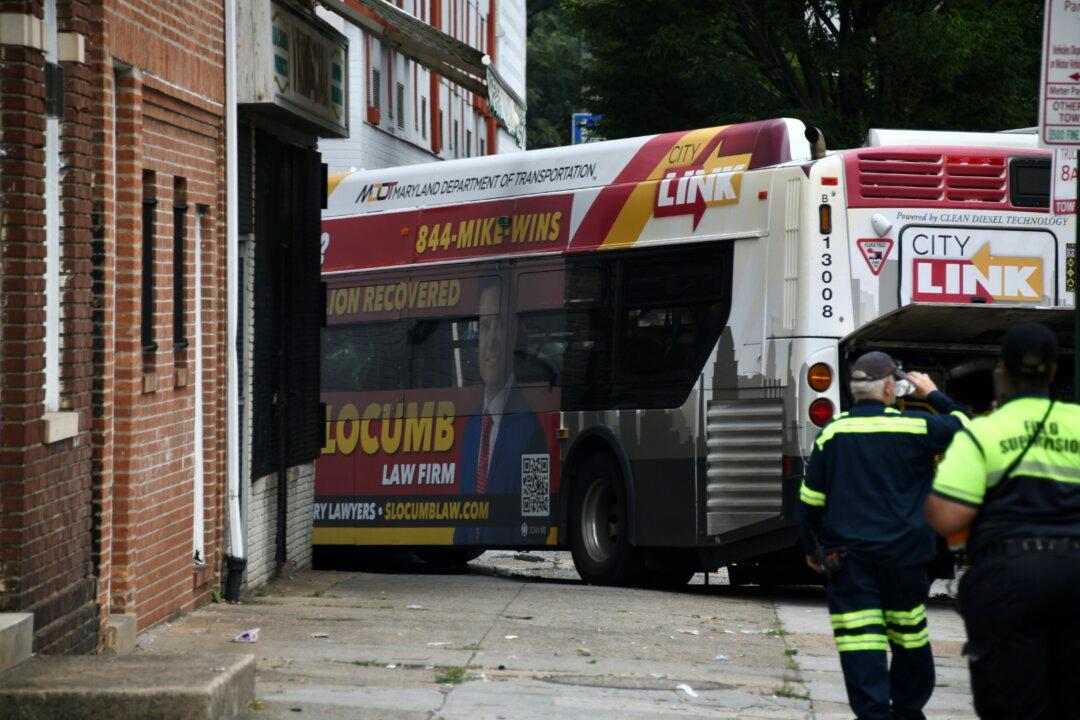 16 Injured as Baltimore Bus Crashes Into 2 Cars, Apartment Building
