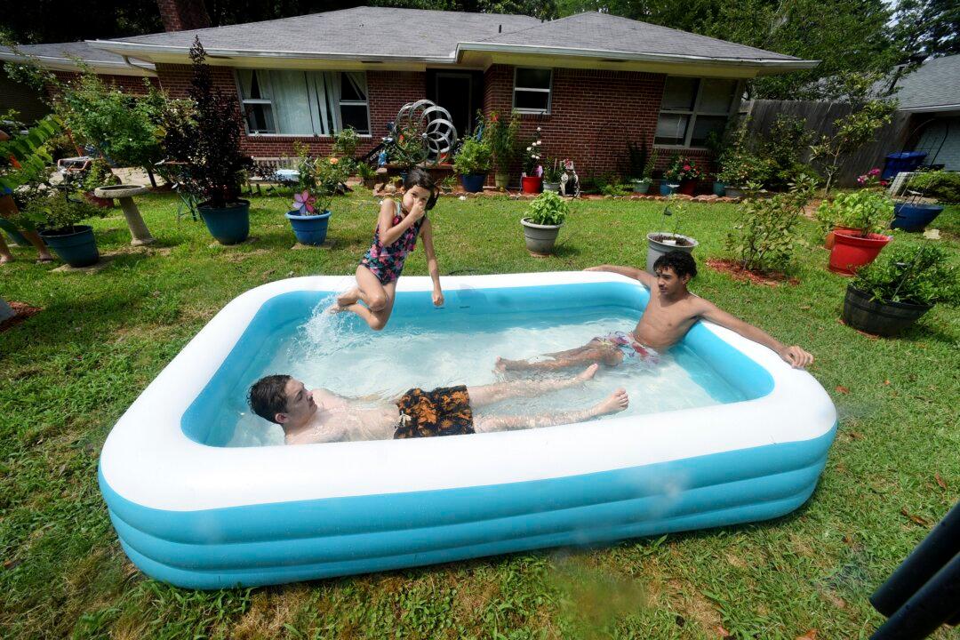 Heat Wave Triggers Big Storms, Power Outages in US Southeast, Raises Wildfire Concerns in Southwest