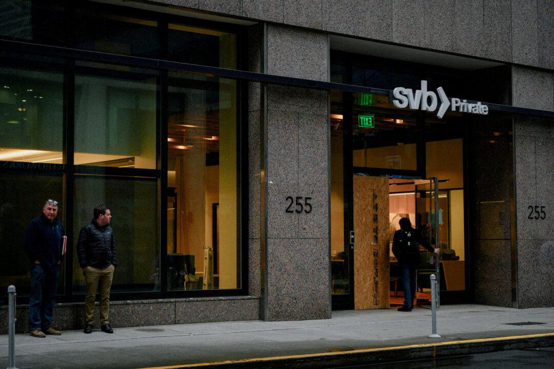 Uninsured Deposits in US Banks Decline by Nearly $600 Billion