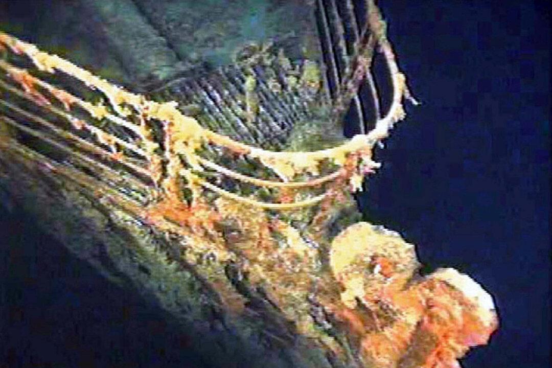 Tourist Submarine Goes Missing During Titanic Expedition, Rescue Mission Ongoing