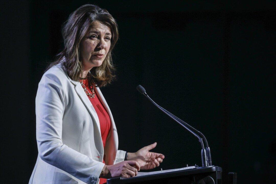 Alberta Premier Says Feds’ Net-Zero Regulations Are Unconstitutional