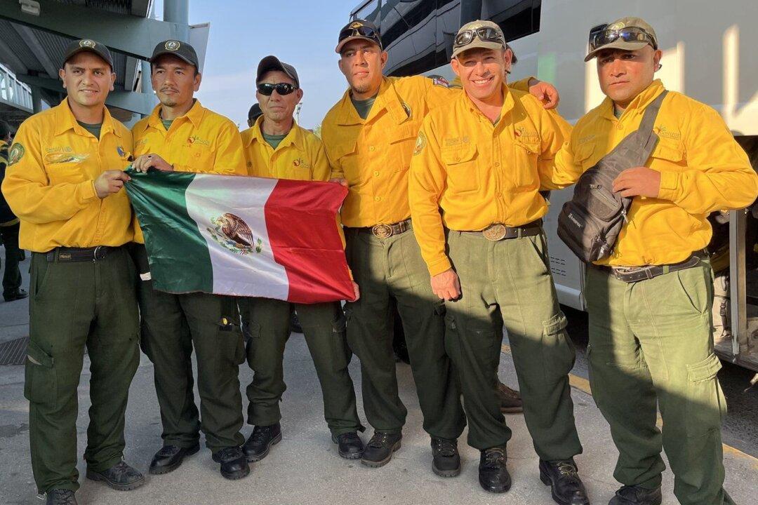 Over 100 Mexican Firefighters Have Been Deployed to Help Battle Wildfires in Ontario