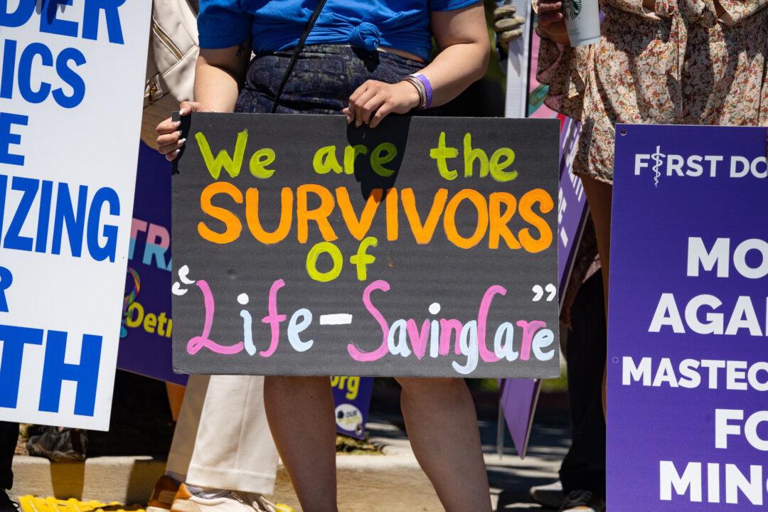 Doctors Call for Withdrawal of Psychiatry Textbook Promoting ‘Gender-Affirming’ Care