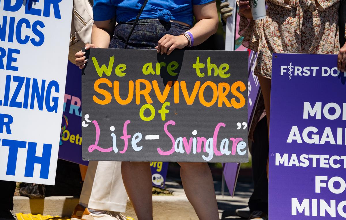 Doctors Call for Withdrawal of Psychiatry Textbook Promoting ‘Gender-Affirming’ Care