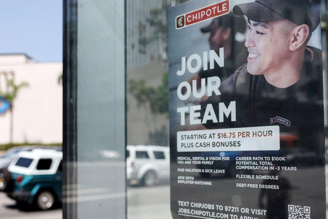 Weekly Applications for Unemployment Aid Remain Relatively Elevated