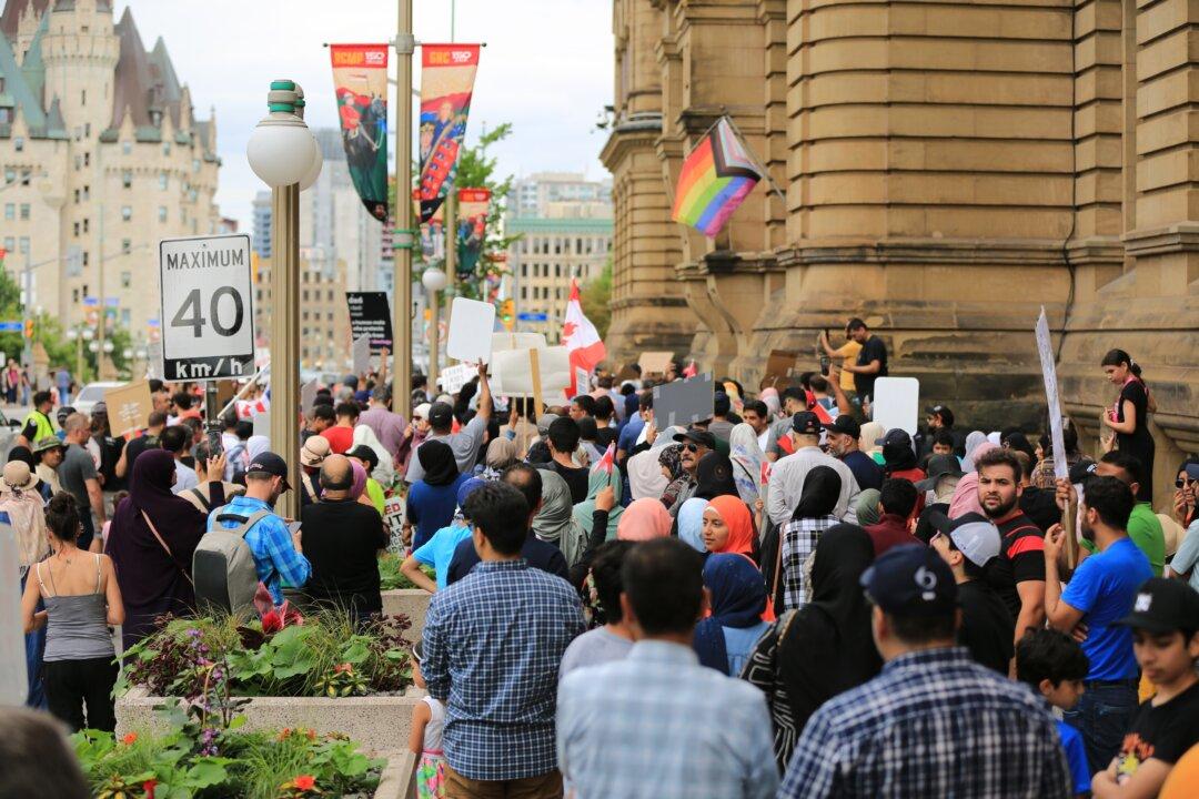 Over 100 Ontario Union Organizers Discuss Counter-Protests Against Parental Rights Rally