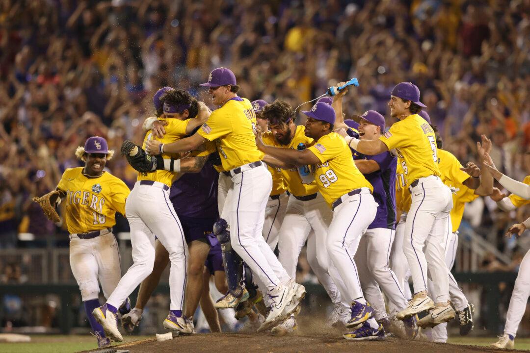 LSU Wins 1St College World Series Title Since 2009, Beating Florida 18–4 One Day After 20-run Loss