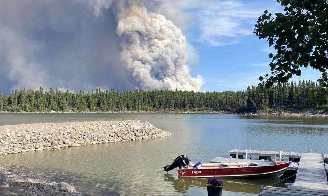 Northwestern Manitoba Town Evacuated Due to Encroaching Wildfire