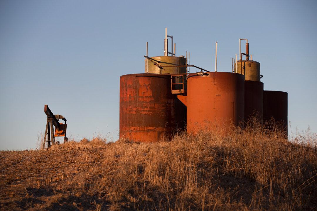 Lightning Strikes Oilfield Battery, Starts Fire With Thick Black Smoke in Sask.
