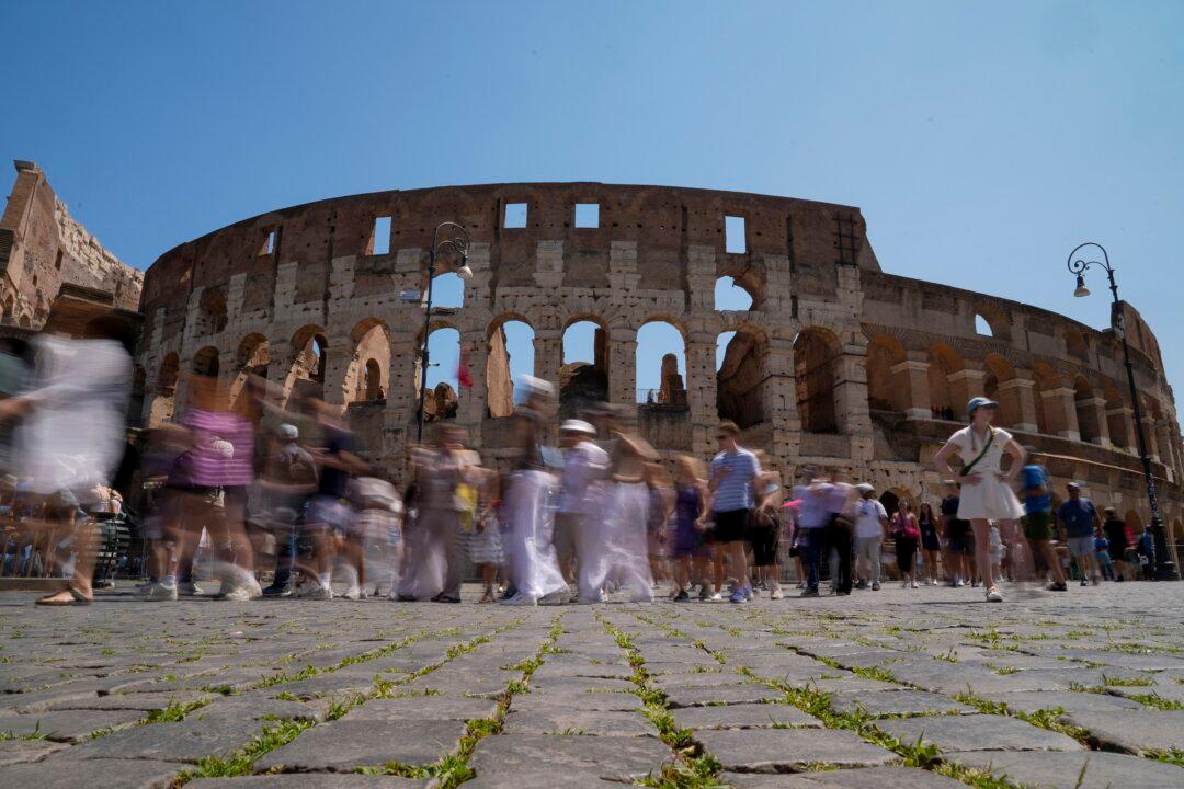 American Who Filmed Tourist Carving Name in Colosseum ‘Dumbfounded’ as Hunt for Culprit Intensifies