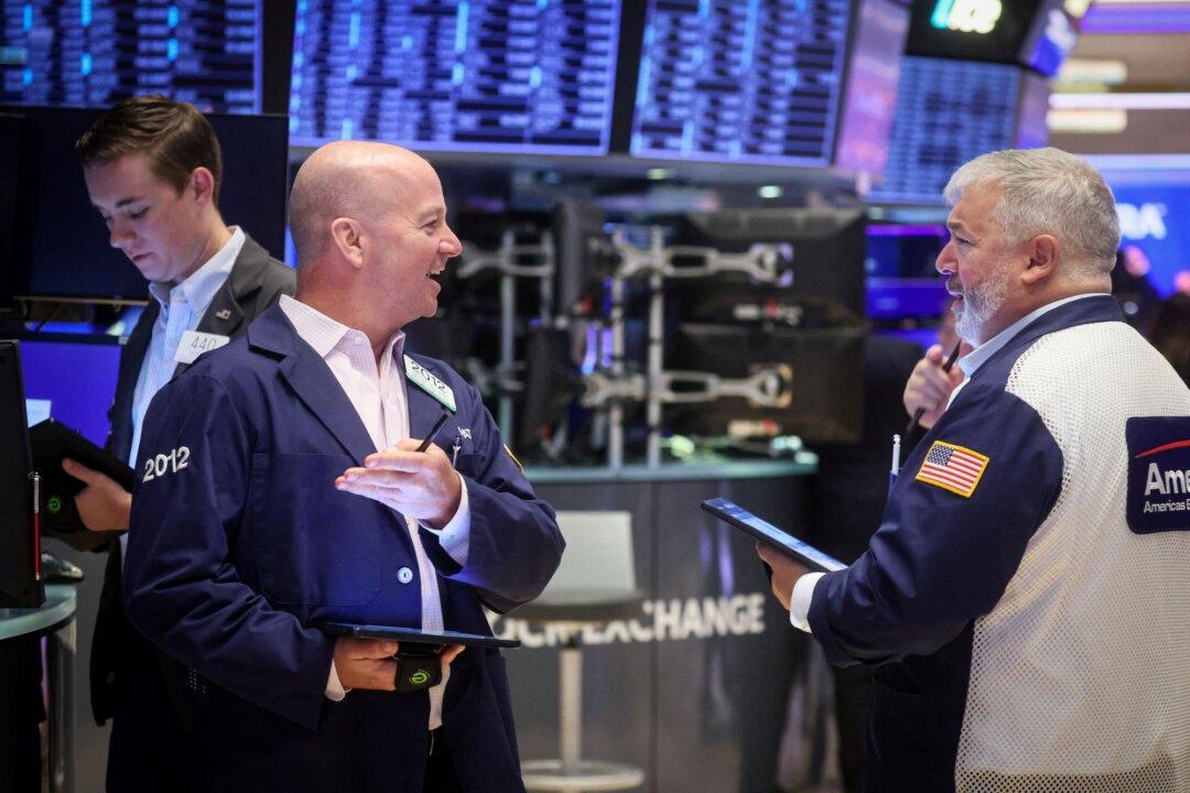 Wall Street Rises as Banks Gain, Economic Data Eases Recession Fears