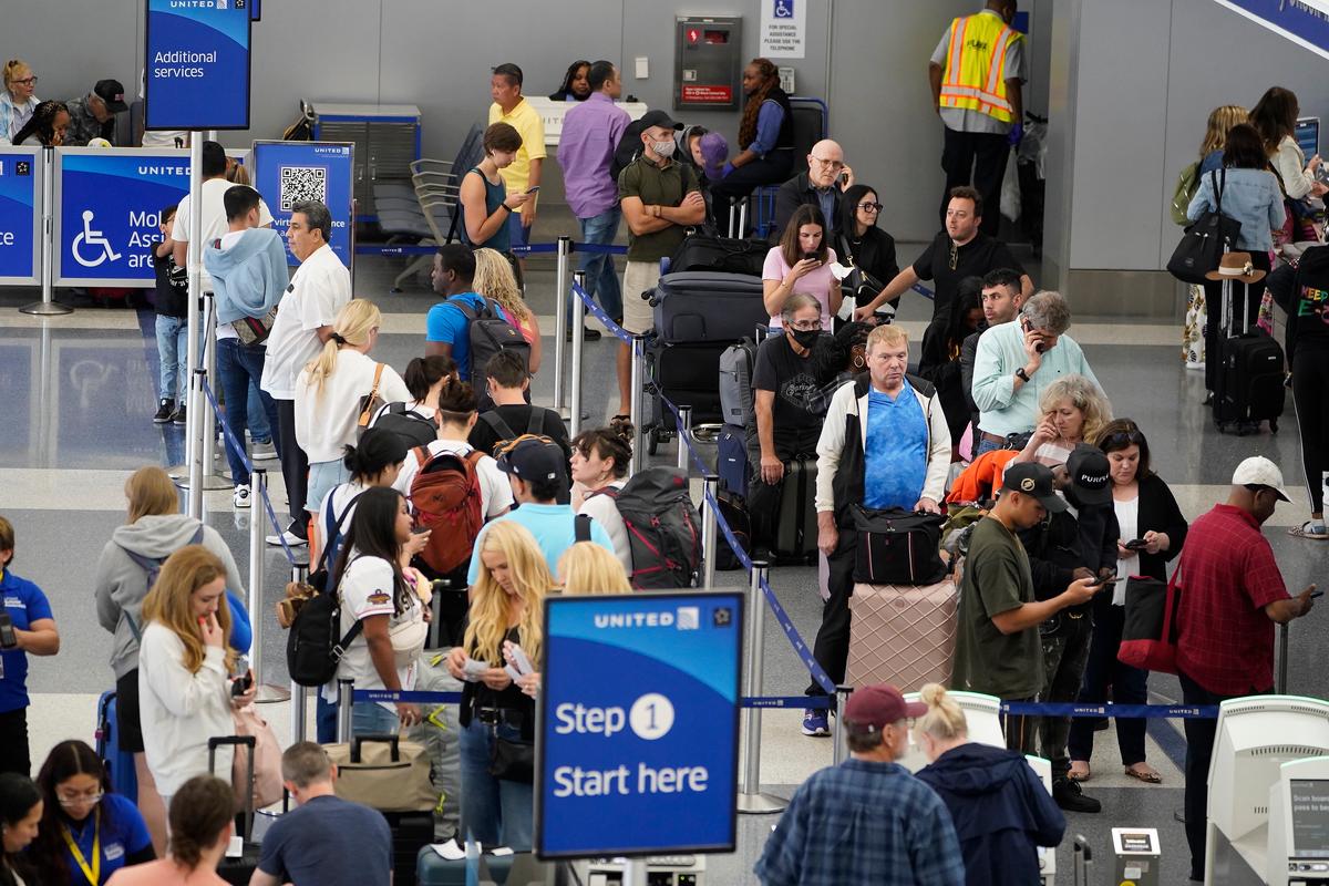 Politicians, Not Airlines, Are Delaying Your Flights