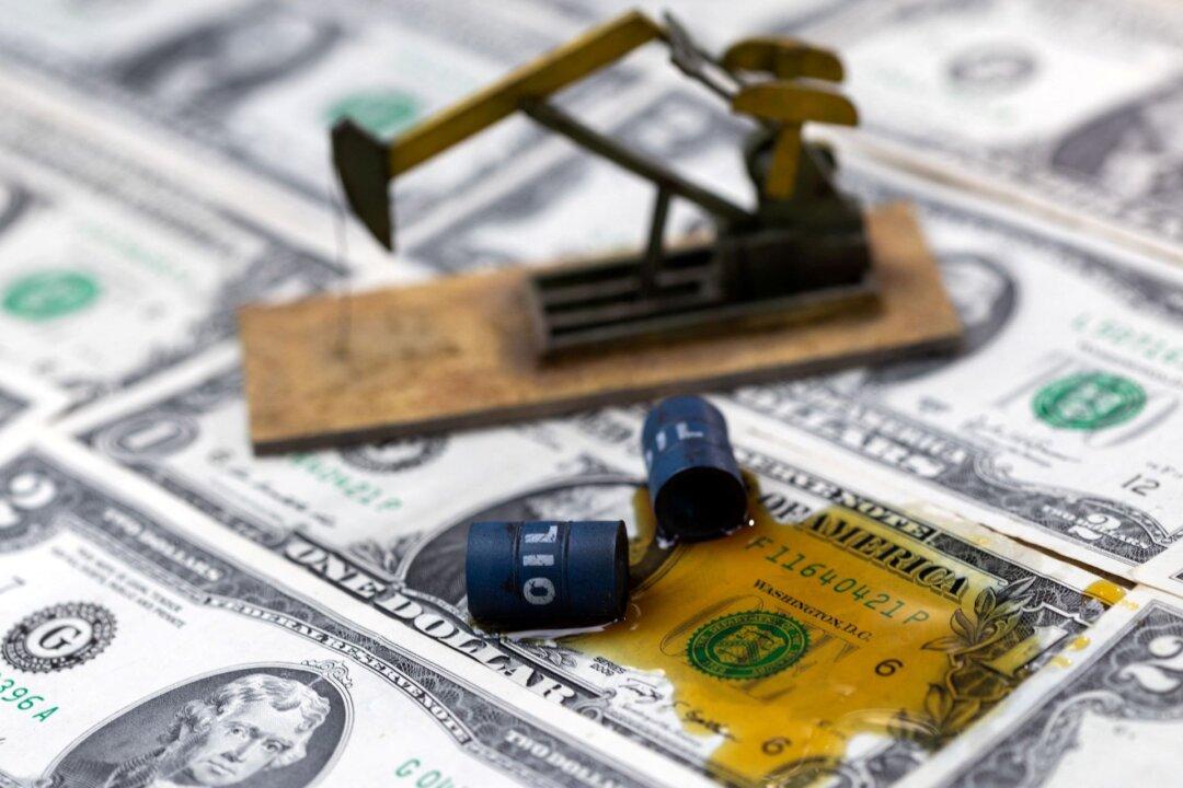 Dollar Steady Ahead of Jobs Data, Yen Shines After Japan Wage Data