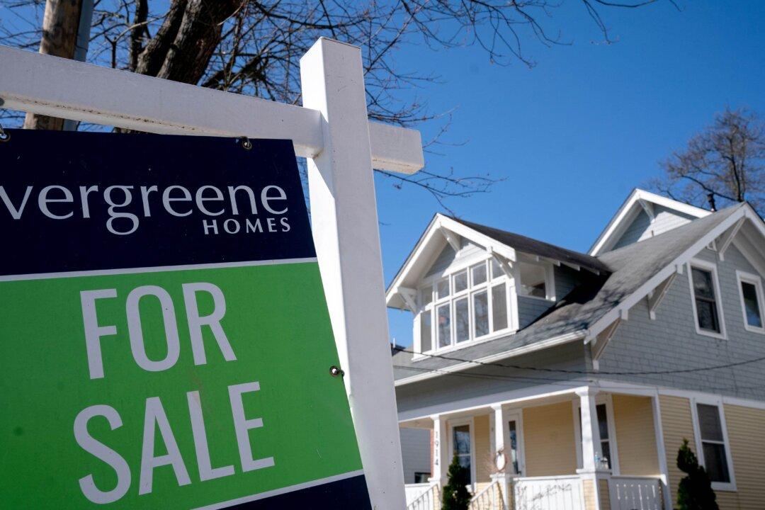 US Mortgage Rates Fall in Biggest Decline Since March