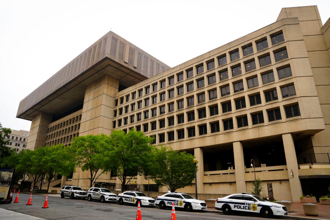 Internet Users Must Be Alert to App-Hacking Technique, FBI Warns