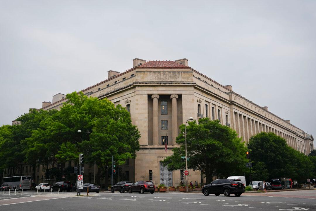 IN-DEPTH: Conservative Group Lays Out Plan to Gut Administrative State on Day 1 of 2nd Trump Term