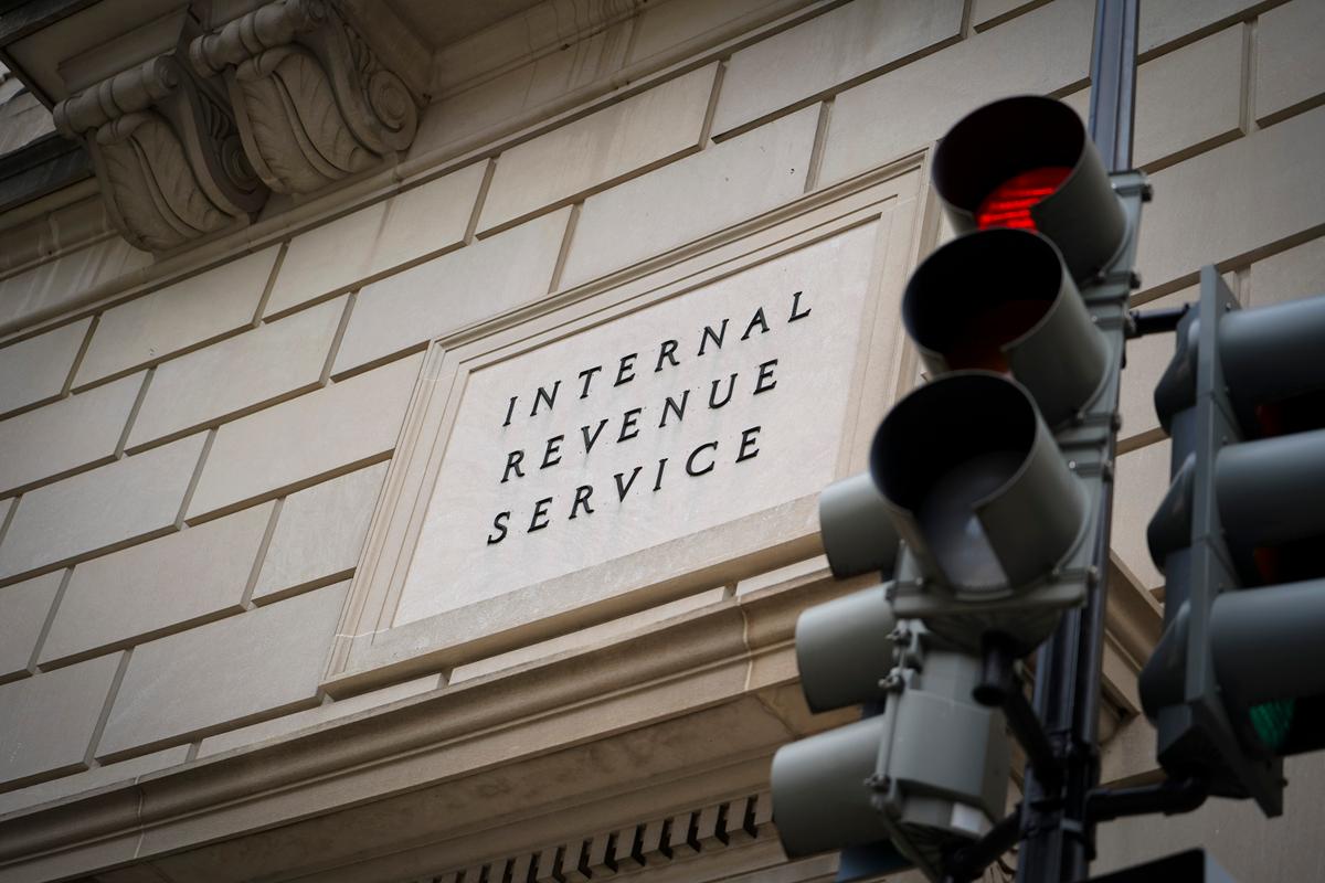IRS Delays Imposing $600 Threshold for Reporting Income From Apps