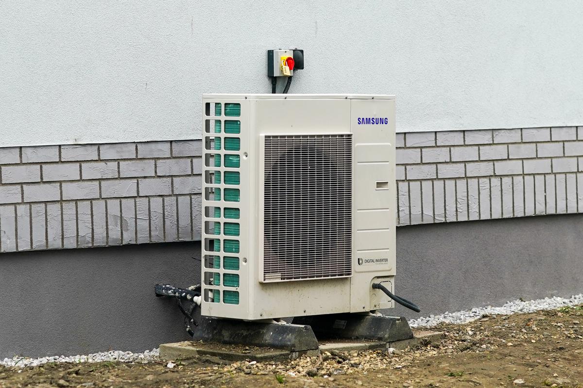 Gas Engineers Reluctant to Retrain as Heat Pump Installers, MPs Hear