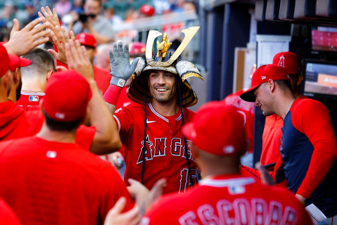 Angels Use 3 Solo Homers to Cool Off MLB-Leading Braves With 4–1 Victory; Ohtani Goes 2 for 3
