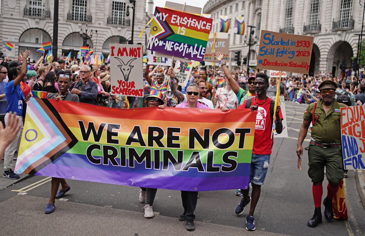 Metropolitan Police Says Dress Code ‘has not Changed’ and Thin Blue Line Badge Unapproved