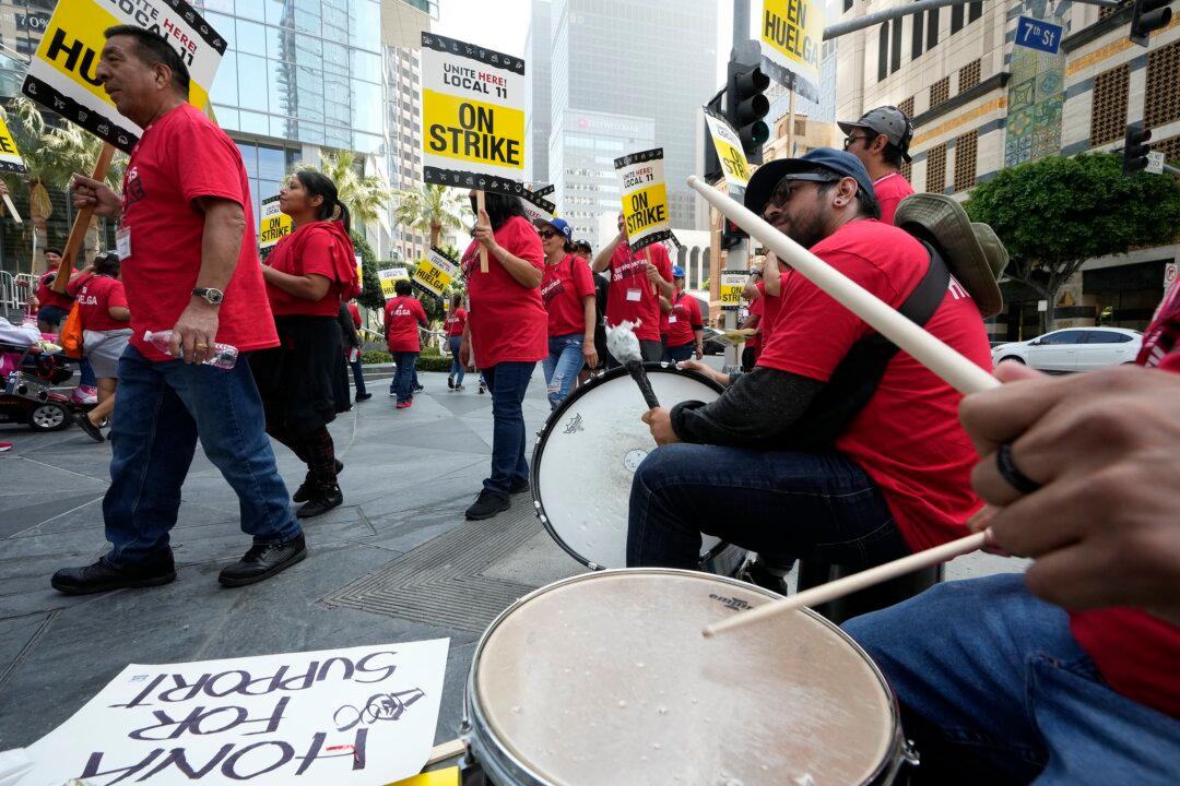 California Lawmakers Again Try to Provide Unemployment Benefits to Striking Workers